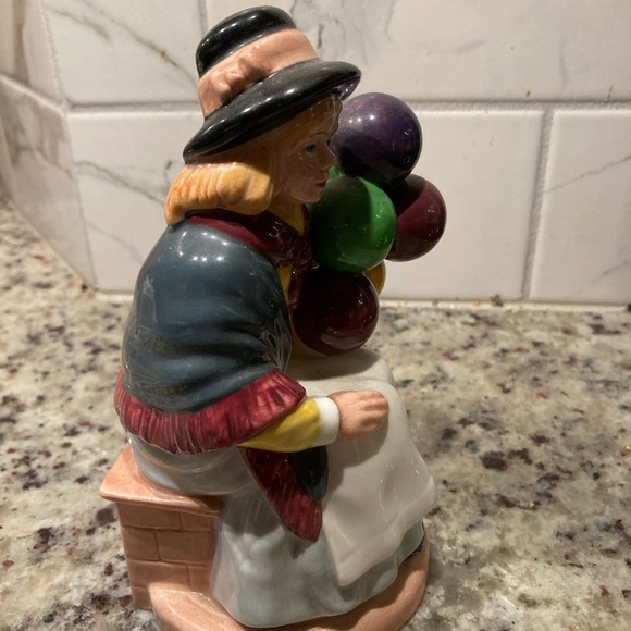 Royal Doulton Figurine - Balloon Girl - Limited 1981 #HN2818 - No blemishes. - Picture 3 of 5